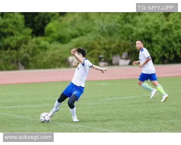 赛事解析足球：深度分析各大联赛动态与战术趋势的全景视角